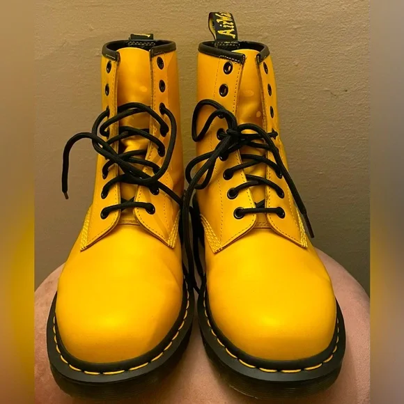 LIKE NEW DR. MARTENS 1460 BOOTS - Picture 1 of 8